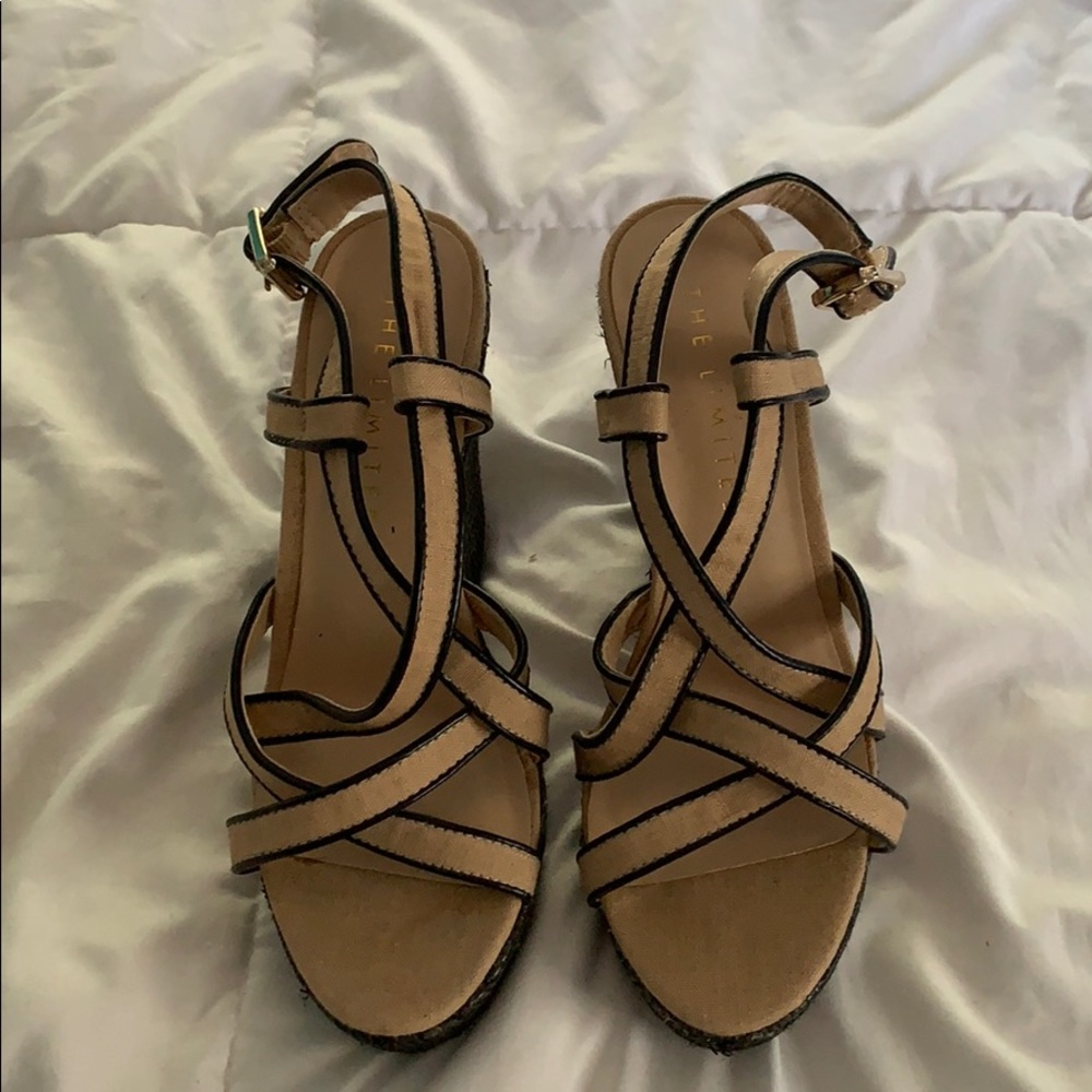 Strappy wedge sandals black and tan